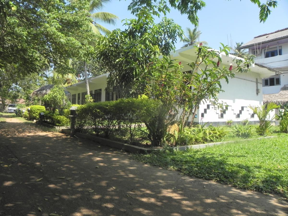 Rainbowswell Beach Resort Unawatuna Exterior photo