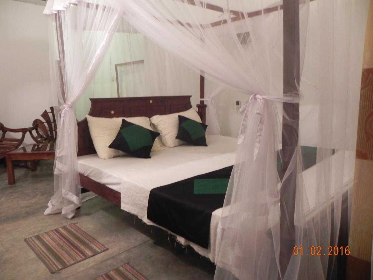 Rainbowswell Beach Resort Unawatuna Exterior photo