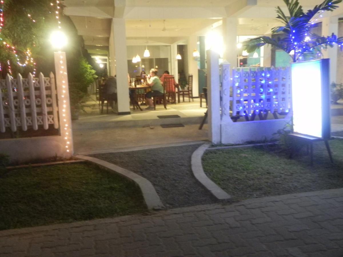 Rainbowswell Beach Resort Unawatuna Exterior photo