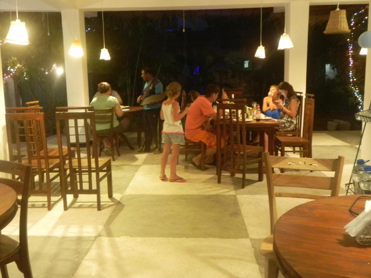 Rainbowswell Beach Resort Unawatuna Exterior photo